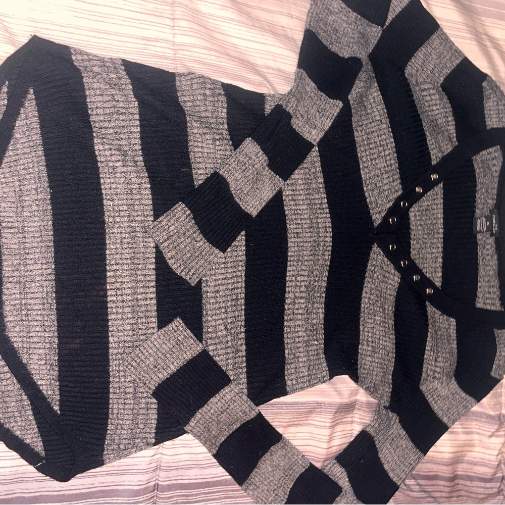 Rue21 V-Neck Sweater in Black and Gray Stripes